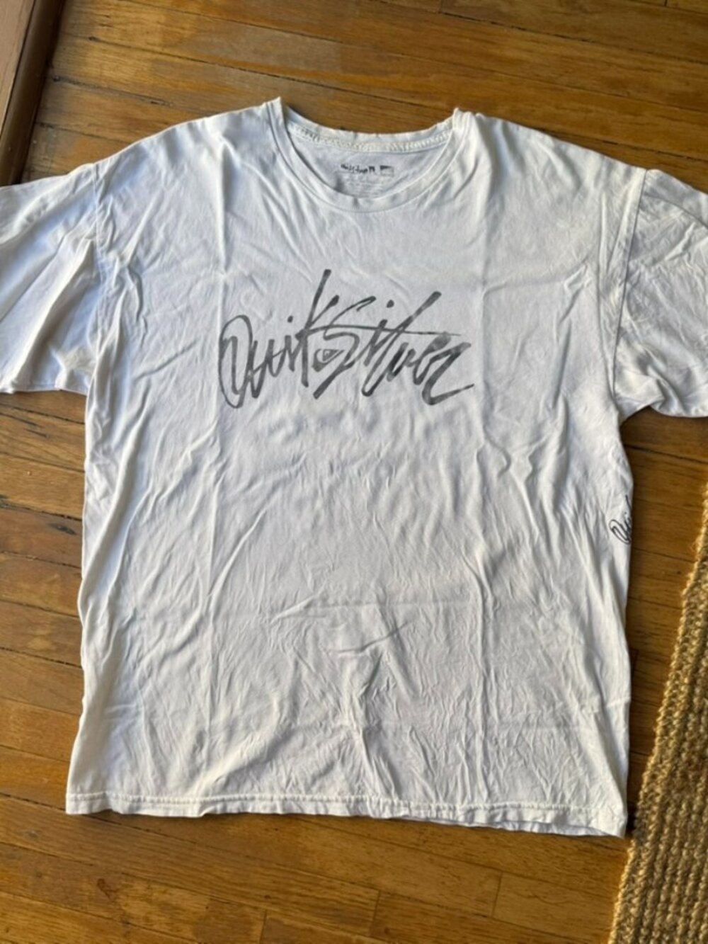 Y2K Quiksilver script logo T-shirt